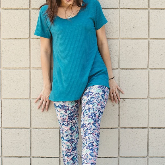 LuLaRoe MYSTERY Classic T Top 3 for $25 NWT - Picture 7 of 15
